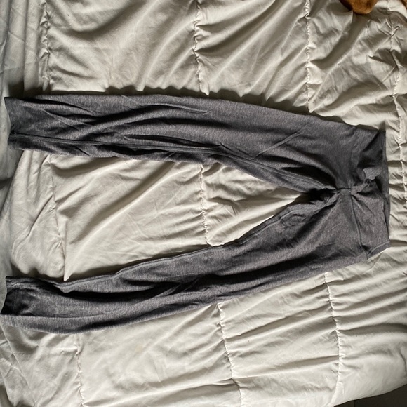 Lulu lemon Grey leggings - Picture 1 of 3